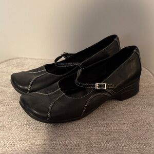 Maripe Black Women's Flats with Strap